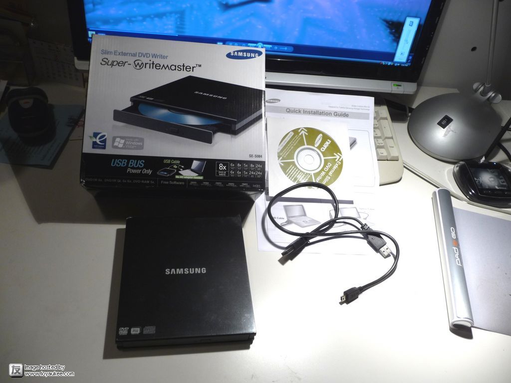 EXTERNAL DVD WRITER SAMSUNG SE-S084. USB 2.0