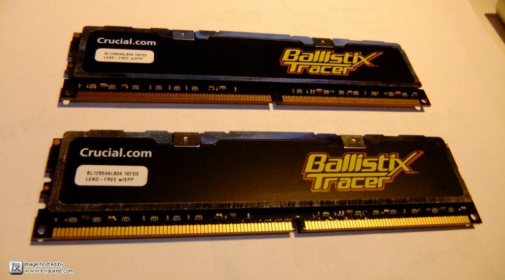 Crucial Ballistix Tracer 2GB (2 x 1GB) 240-Pin DDR2 PC2-6400 800 ddr2